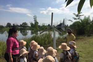 นักเรียนโรงเรียนบ้านคุณแม่ เรียนรู้ประโยชน์ของพลังงานลม และพลังงานแสงอาทิตย์